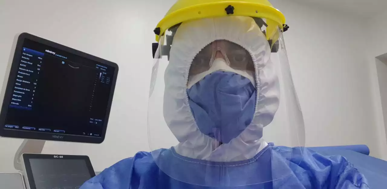 Equipo bioseguridad para realizar ecografía 